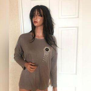 Vazzo taupe color long sleeved top w/front logo & crystals detailing. Sz M NWT
